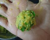 A picture of step 3 of Methi kadigole.