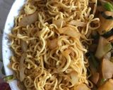 Hình bước làm 1 của món Mì xào thập cẩm