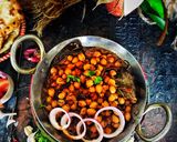 A picture of step 4 of Amritsari chole masala with urban platter’s chole masala ready mix spice.