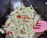 Foto langkah ke 4 dari resep Tumis Labu Siam.