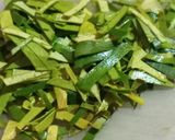 Foto langkah ke 1 dari resep 26. Nasi Goreng Daun Jeruk Praktis.