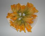 Foto del paso 2 de la receta: Pechugas rellenas de flores de calabacín
