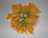 Foto del paso 2 de la receta: Pechugas rellenas de flores de calabacín