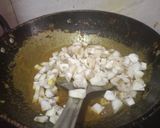 A picture of step 2 of Kacche kele ki bhujiya.