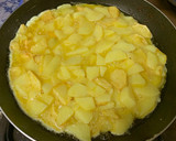 Foto del paso 3 de la receta: Tortilla rellena de carne picada