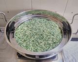 A picture of step 5 of Instant spinach dhokla with green chutney.