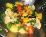 A picture of step 2 of Mixed vegetables torkari.