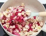 Foto langkah ke 3 dari resep Popcorn Caramel Buah Naga.