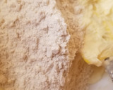 A picture of step 1 of Squeeze cookie.