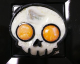 Foto del paso 3 de la receta: Calavera de huevos Halloween 🍳💀🍳