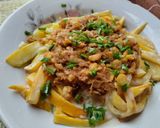 Foto del paso 8 de la receta: Fideos de calabacín amarillo con salsa cremosa y salteado de garbanzo🍝🧆🍜