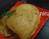 A picture of step 4 of Aloo poori.