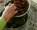 صورة لخطوة 1 من وصفة كويرات التمر