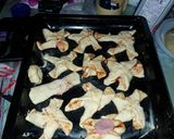 A picture of step 7 of Star pizza.