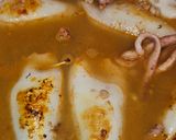 Foto del paso 9 de la receta Calamares rellenos de langostinos y sepia en salsa de langostinos y crujiente de almendras