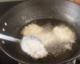 A picture of step 3 of Sabudana pakoda.