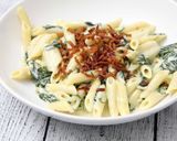 Spenótos-kéksajtos penne recept fázis 12 fotója