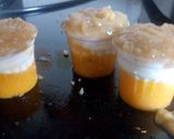 A picture of step 4 of Grapes orange yogurt popsicles.
