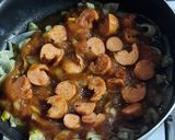 Foto del paso 2 de la receta: Huevo con salsa y salchichas