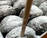 Foto langkah ke 10 dari resep 841. Black Bomboloni (isi vla kopi, diplomat cream dan vla susu) 1x profing.