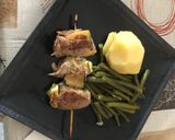 Foto del paso 6 de la receta Judías verdes hervidas con patatas y rollitos de solomillo con lámina de calabacín y queso