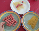 Foto del paso 5 de la receta: Divertidos fideos con salchichas! Con salsa riquísima
