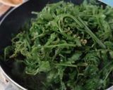 Foto langkah ke 3 dari resep Tumis pakis.