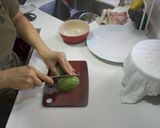 影片-芒果牛油果蟹柳加州卷的食譜步驟2照片