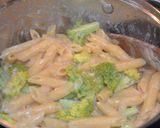 Foto langkah ke 3 dari resep One Pot Creamy Penne Broccoli.