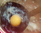 Foto del paso 4 de la receta: Gulas flambeadas con huevos poché y foie grass de pato
