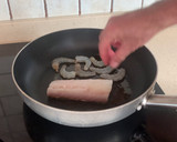 Foto del paso 1 de la receta: Fideuà de calamares (en lata), langostinos y bacalao gratinado con alioli