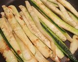 Une image de l'étape 3 de Tagliatelles de courgettes à la bolognaise.