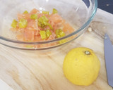 Foto del paso 1 de la receta: Patatas asadas rellenas con salmón ahumado, encurtidos y eneldo