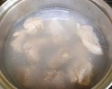 Hình bước làm 1 của món Sườn hầm khoai tây, kim chi