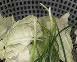 Hình bước làm 2 của món Bắp cải cuộn ức gà
