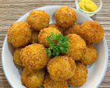 Foto langkah ke 3 dari resep Fried mac n cheese balls.