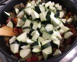 Une image de l'étape 10 de Bœuf aux poivrons, courgette et pesto de fanes de radis.