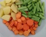 Foto langkah ke 2 dari resep Sayur Sop Telur Puyuh.