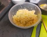 A picture of step 2 of Golden Fried Rice（gold rimming silver）.