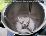 Foto del paso 2 de la receta: Bundt cake de calabacín y cacao TMX
