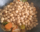 Foto del paso 5 de la receta: Curry de garbanzos con quinoa (fácil)