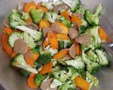 Foto langkah ke 4 dari resep Resep tumis wortel brokoli baso mudah banget.