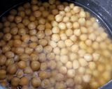 A picture of step 1 of Masala Chana-Pav.