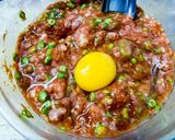 รูปขั้นตอนการทำที่ 2 ของ ทอดมันหมูสับพิเศษ(เพิ่มไข่)