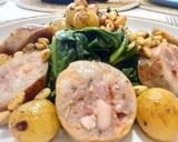 Foto del paso 4 de la receta: Espinacas frescas con uva caramelizada y salchicha criolla dorada