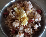 Foto del paso 9 de la receta: Arroz con salchichas y poroso con huevo perico