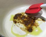 Foto del paso 2 de la receta Pollo en salsa de tomate aromático con hierbas y alcaparras