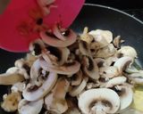 صورة لخطوة 2 من وصفة دجاج بالكريمة والفطر 🍄🍄