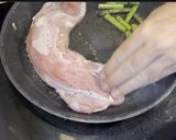 Foto del paso 3 de la receta: Solomillo de cerdo en salsa de vino y miel