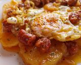 Foto del paso 6 de la receta: Patatas confitadas con chorizo y huevo frito